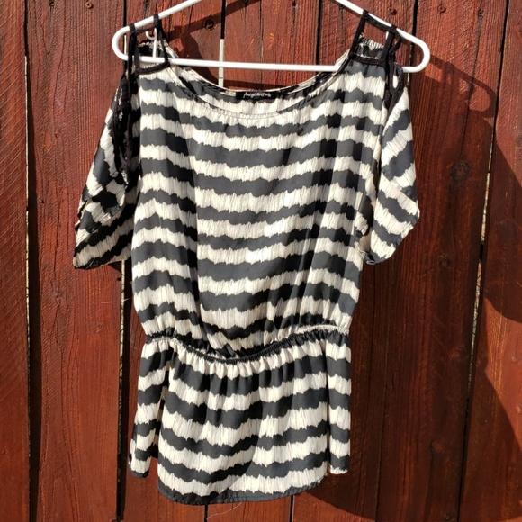 Foreign Exchange Top - Picture 4 of 5